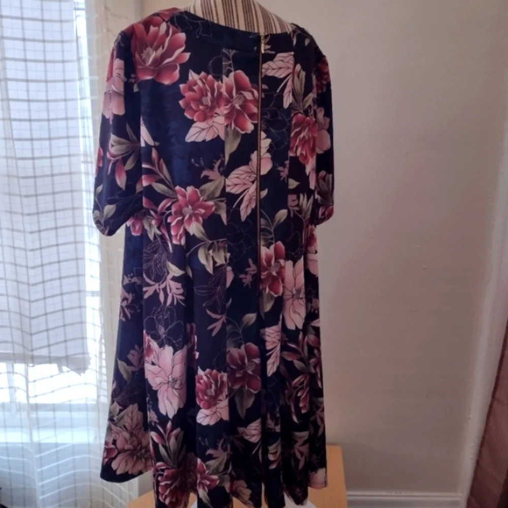 Roz & Ali Floral Midi Dress w/ Exposed Back Zipper Size 24 - Picture 5 of 9